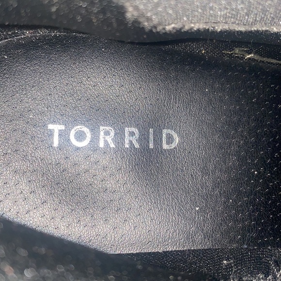 Torrid Block Heel Chelsea Platform Bootie - Picture 8 of 8